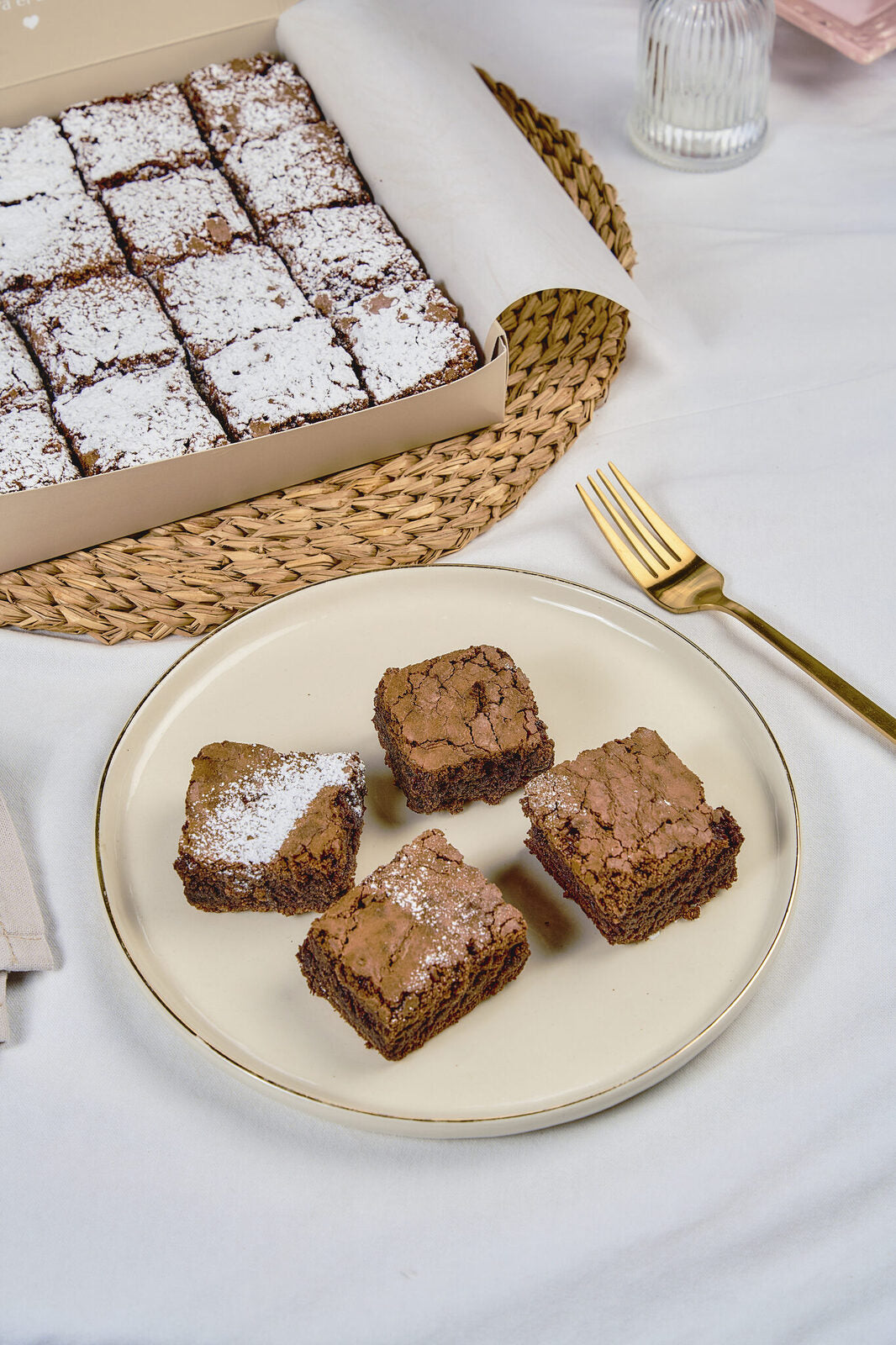 Caja de brownies 16 cuadrados Del Rosario Dulcería